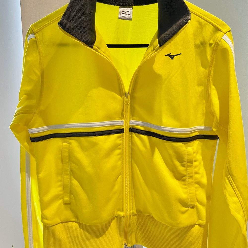 Mizuno Women's Softshell Running Jacket, Size Large (feel like small)
